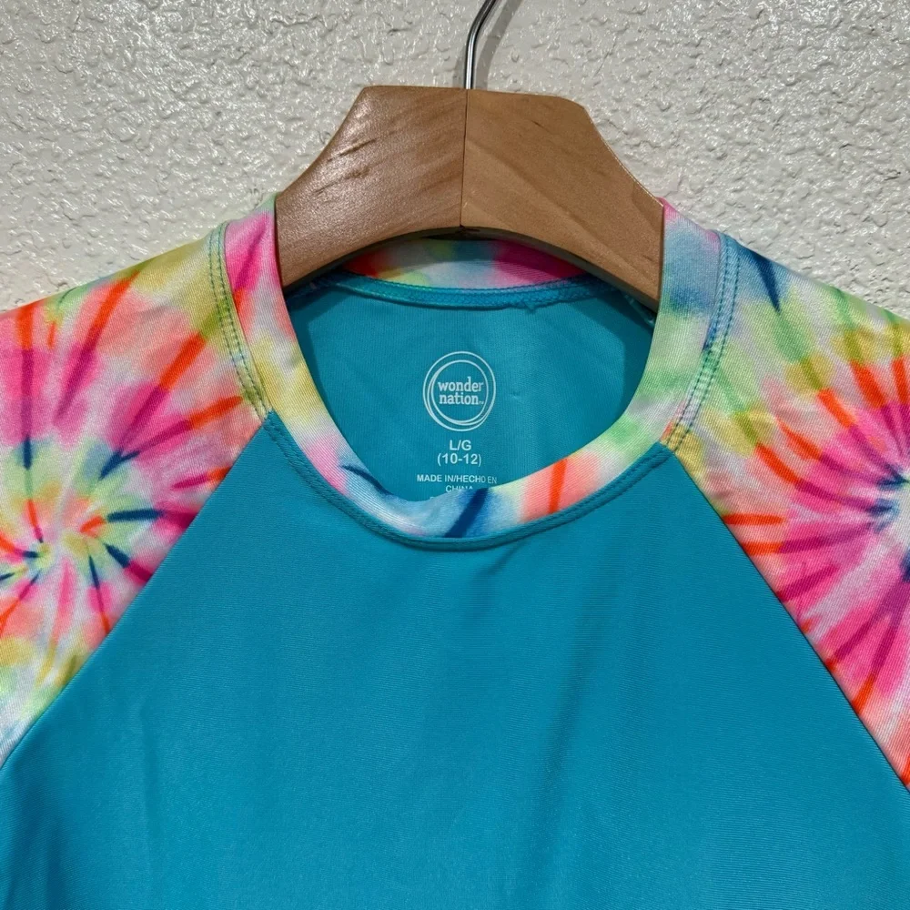 NWT Kids Wonder Nation Girls Blue Rainbow Tie Dye UPF 50+ Rash Guard Swim Top L
